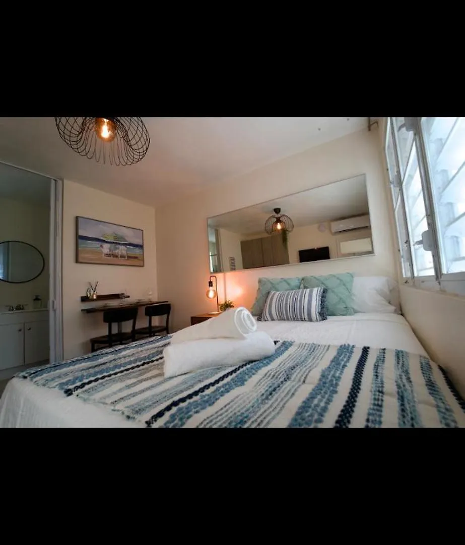 Bucare Studio - Beach Bliss: Isla Verde Gem Apartment San Juan